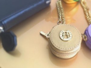 ゴールドの持ち塩ケース